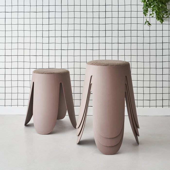 sweeek - Set van 4 stapelkrukken in boucléstof