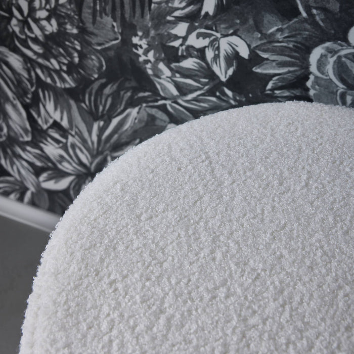 sweeek - Scandinavische poef in witte boucle