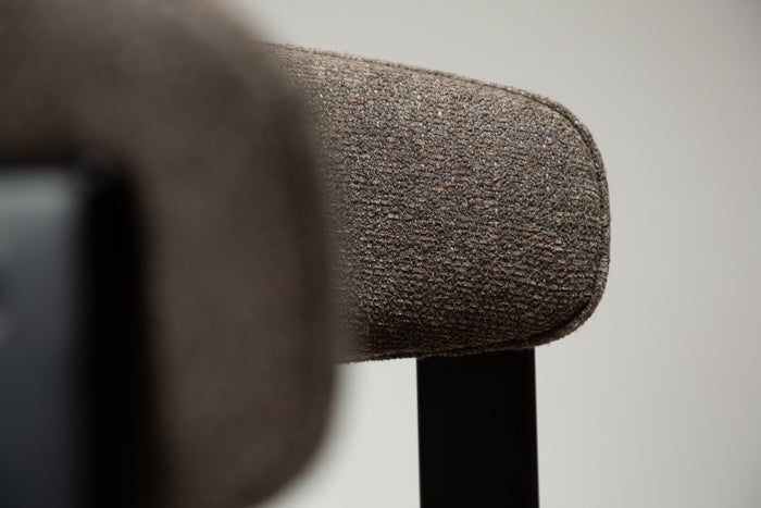 Dan-Form Duct Bruin Bouclé Armstoel set van 2