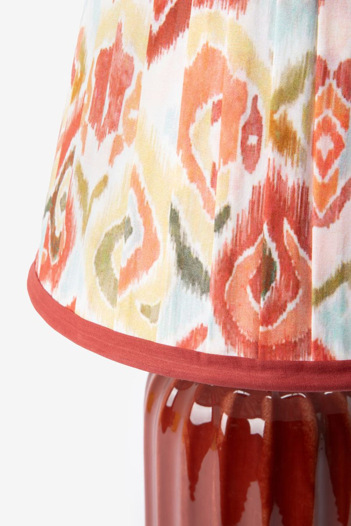 Sissy-Boy Donkerrode tafellamp met ikat print