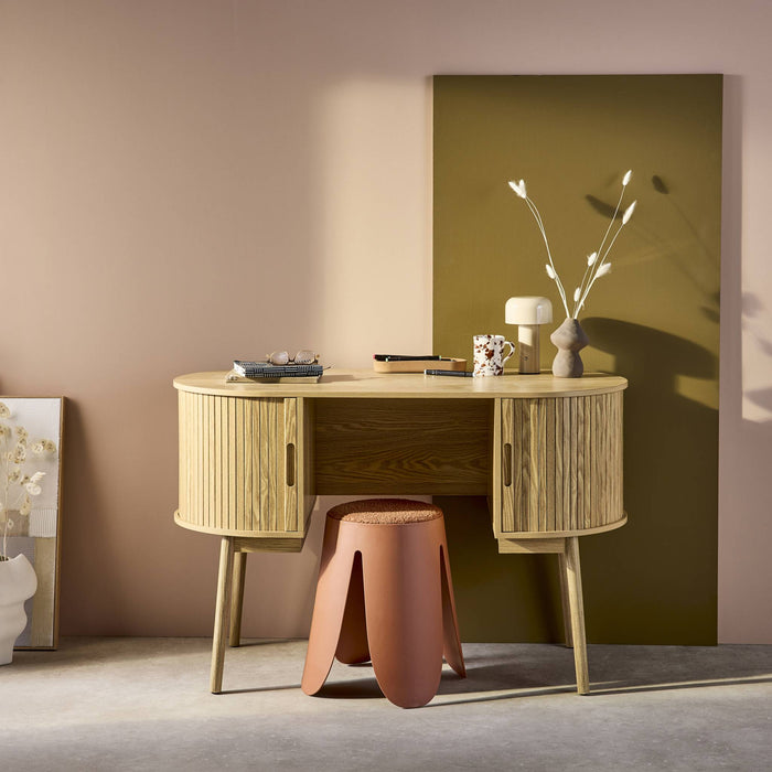 sweeek - Ovaal bureau met gegroefd houteffect en twee opbergruimtes, L