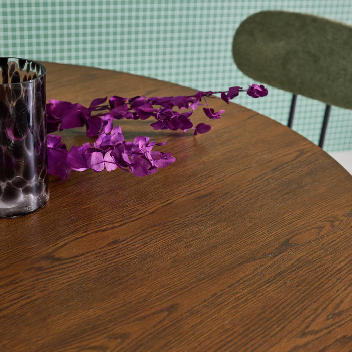 sweeek - Ronde eettafel van rubberhout en eikenfineer voor 4 personen