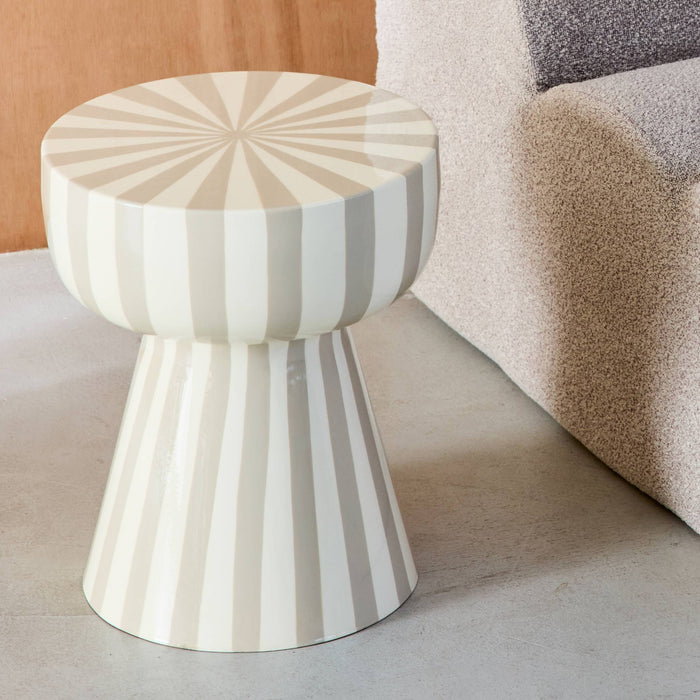 sweeek - Bijzettafel, nachtkastje, geëmailleerd staal gestreept