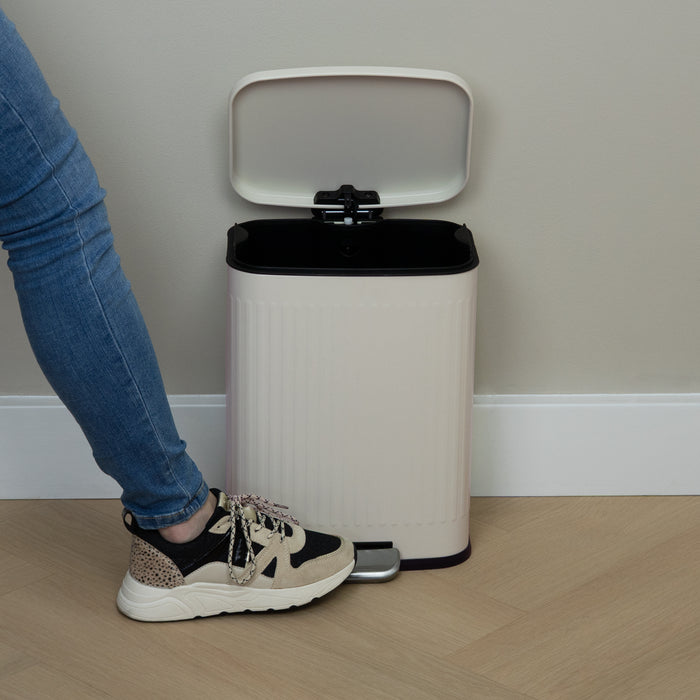 QUVIO Prullenbak 13 L - Rechthoekig afgerond - Metaal - Beige