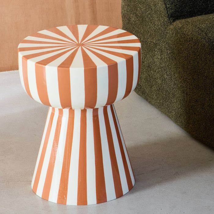 sweeek - Bijzettafel, nachtkastje, geëmailleerd staal gestreept