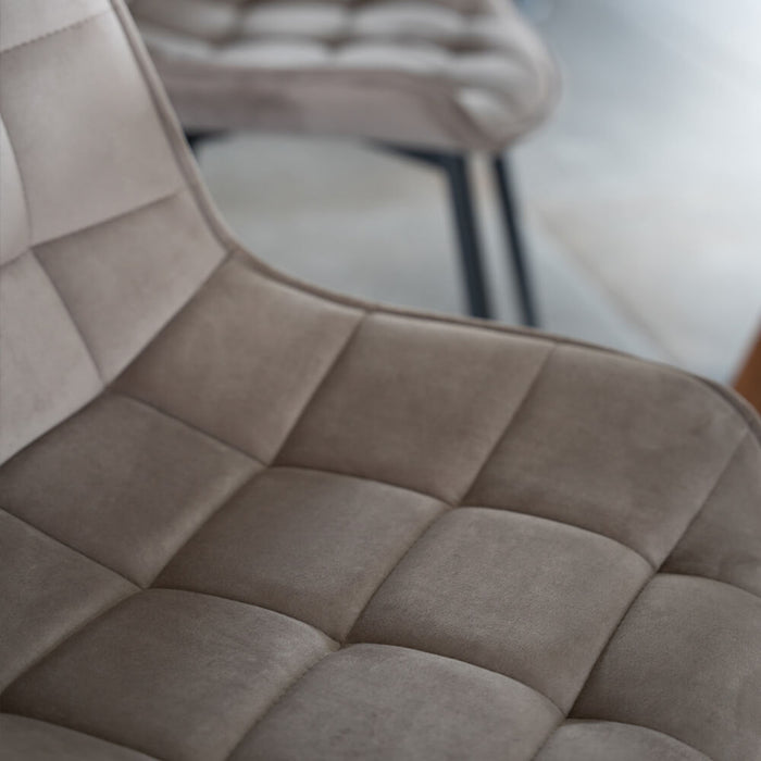 HOME DELUXE Eetkamerstoel – Fluweel – Lichtbruin – Set van 4