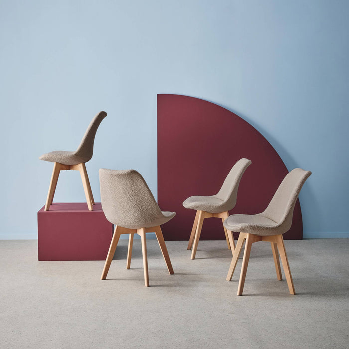 sweeek - Getextureerde bouclé Scandinavische stoelen met beukenhouten