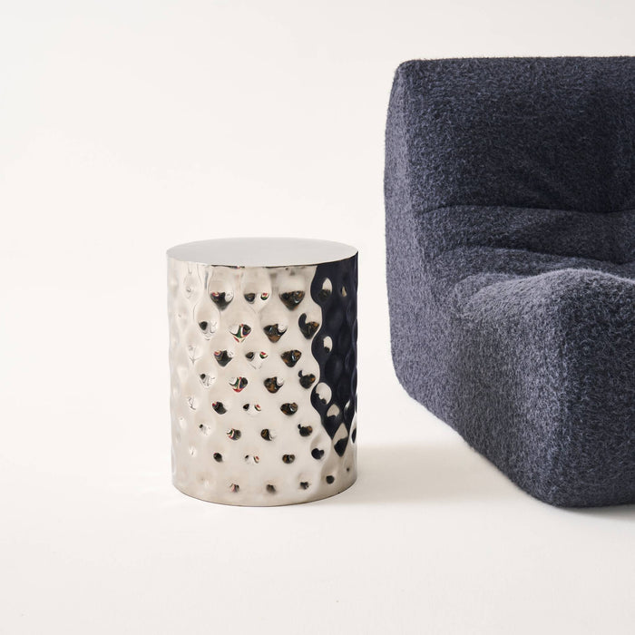 sweeek - Bijzettafel, nachtkastje van geëmailleerd verchroomd staal