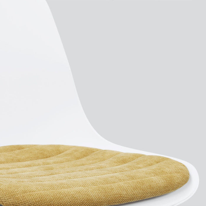 Nolon Nena-Liv eetkamerstoel wit met warm oker zitkussen - walnoot