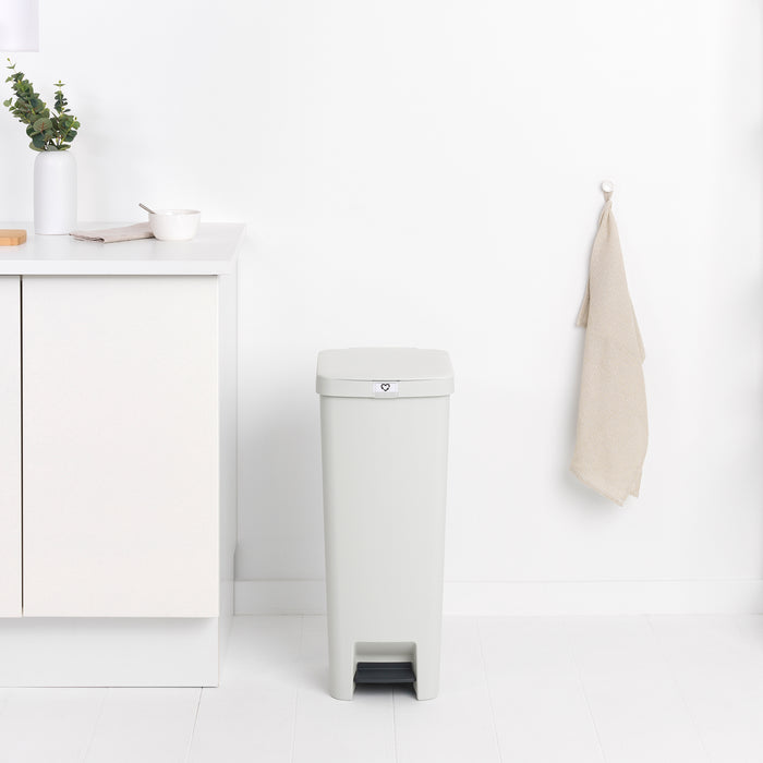 Brabantia StepUp Pedaalemmer 40 Liter - Light Grey