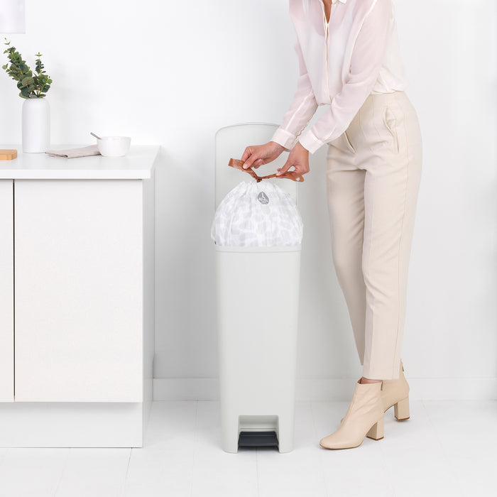 Brabantia StepUp Pedaalemmer 40 Liter - Light Grey