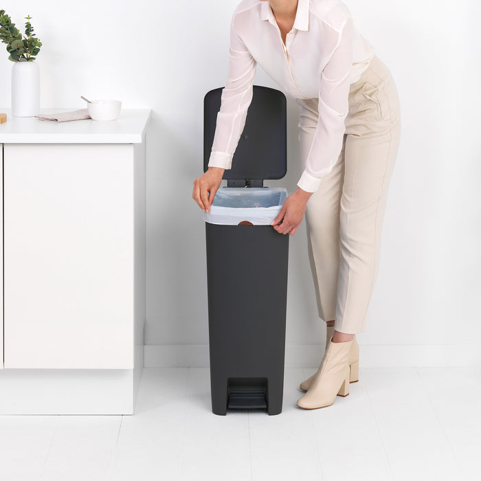 Brabantia StepUp Pedaalemmer 40 Liter - Dark Grey