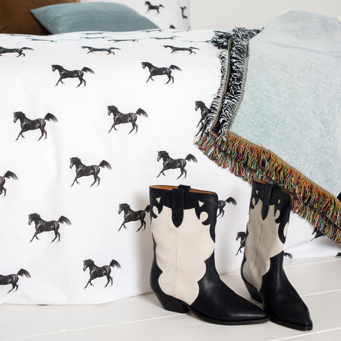 SNURK Black Horses Dekbedovertrek 140 x 220 cm
