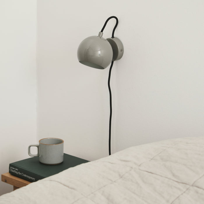 Frandsen Ball Metal Magnet Wandlamp Ø 12 cm - Warm Grey Glossy