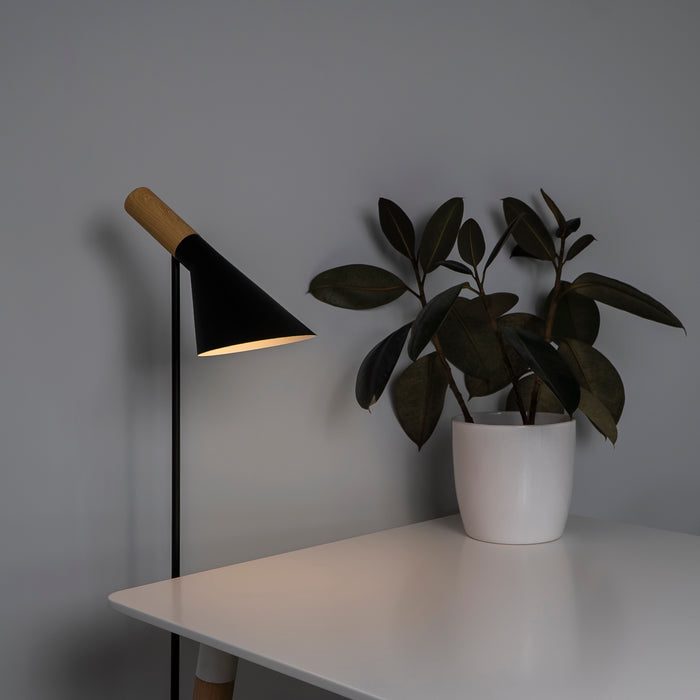 QUVIO Vloerlamp driehoek zwart - QUV5036L-BLACK