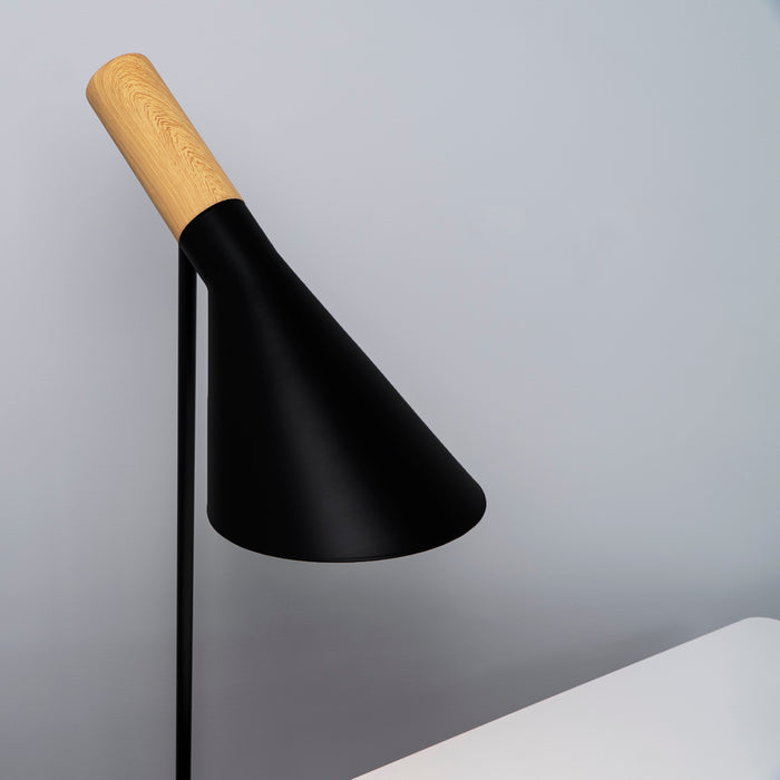 QUVIO Vloerlamp driehoek zwart - QUV5036L-BLACK