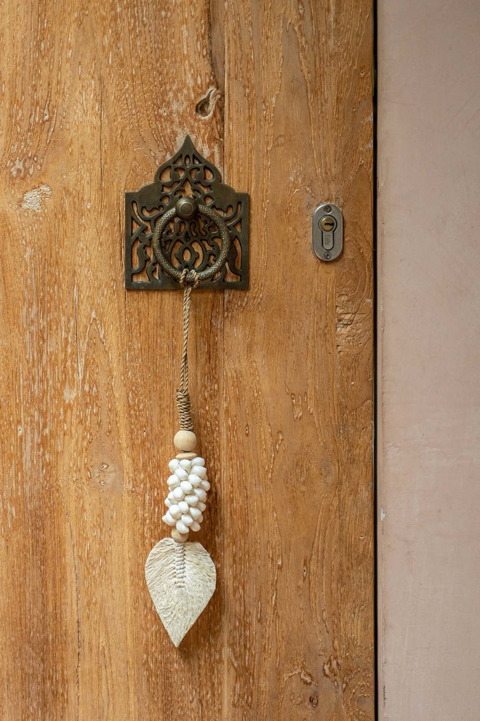 The Leaf & Shell Tassel - White