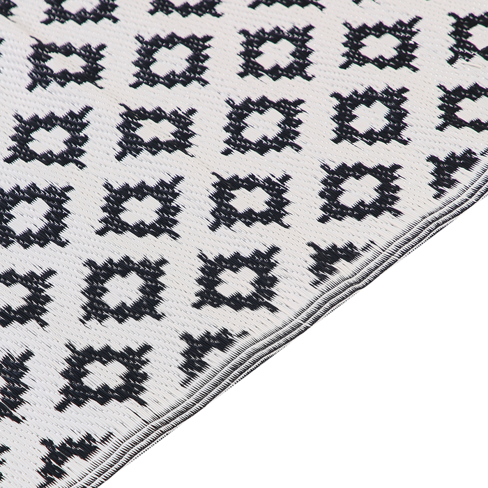 Beliani - NARLI - Outdoor kleed - Zwart - 180 x 240 cm - Polypropyleen