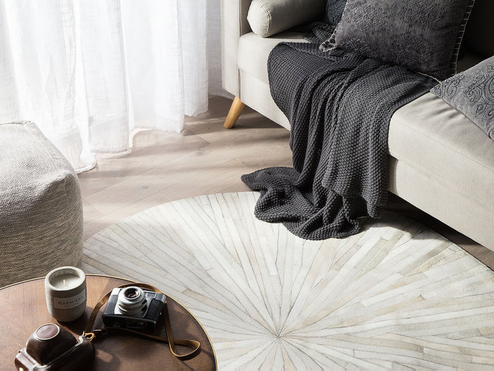 Beliani-SIMAV-Laagpolig vloerkleed-Wit-140 cm-Koeienhuid leer