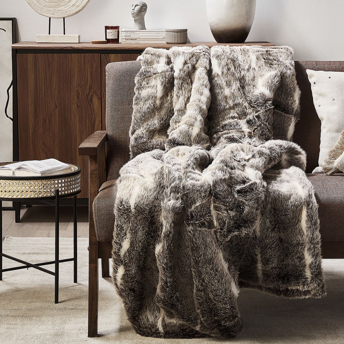 Beliani - TADDART - Plaid - Lichtbruin - 150 x 200 cm - Acryl