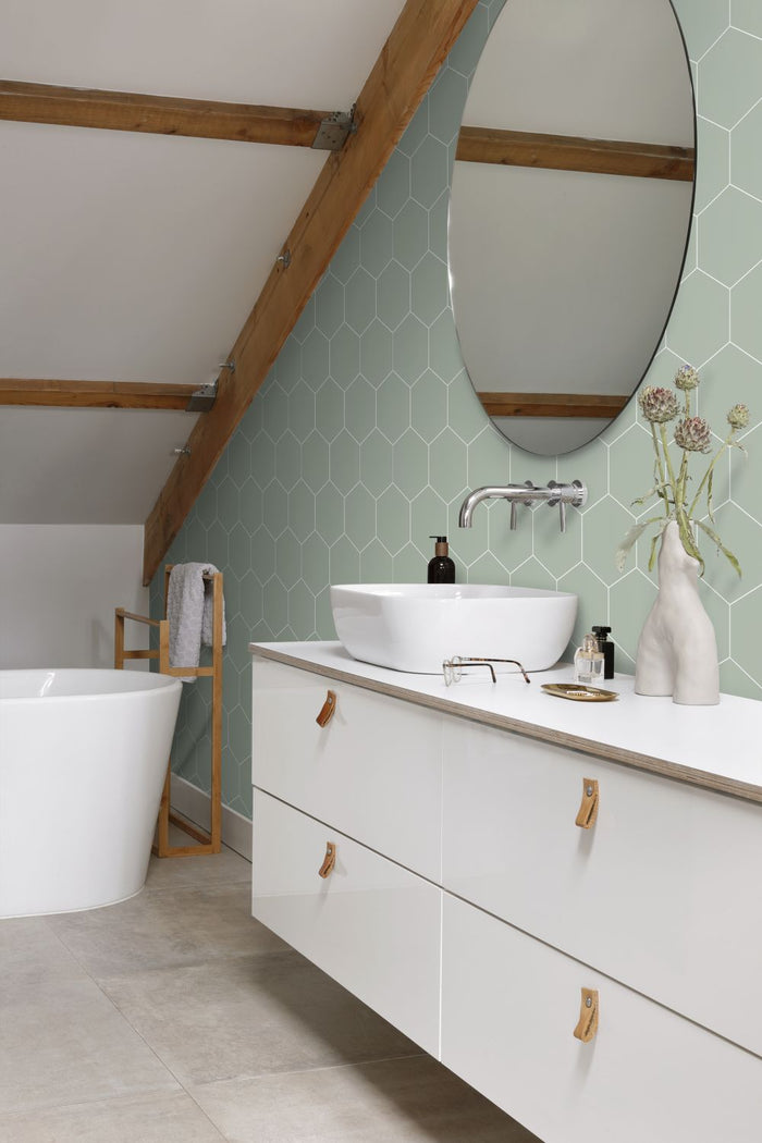 ESTAhome behang hexagon vergrijsd groen en wit - 0,53 x 10,05 m - 1392