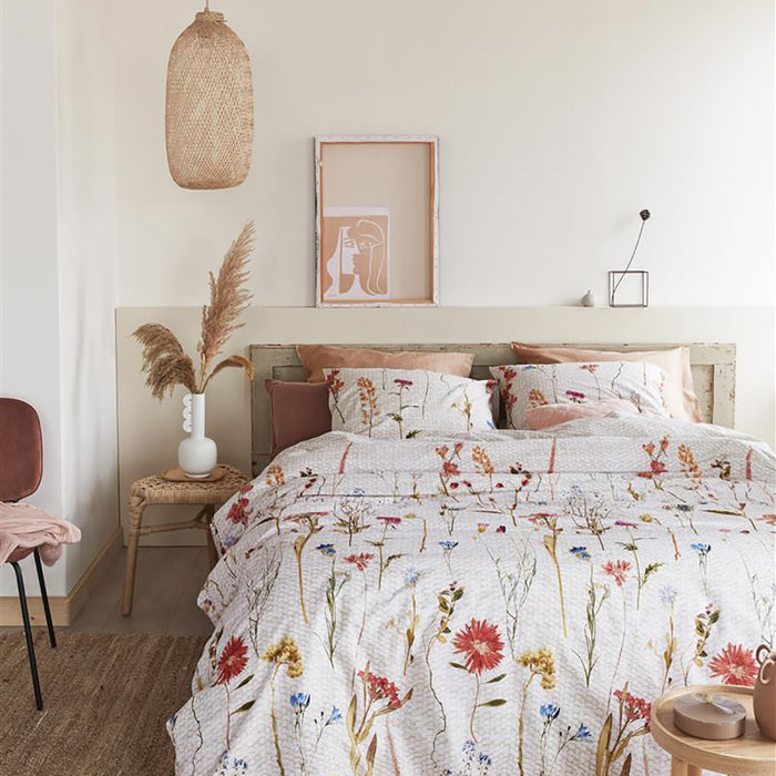 Ariadne at Home Flowered Dekbedovertrek 240 x 220 cm - Off-white