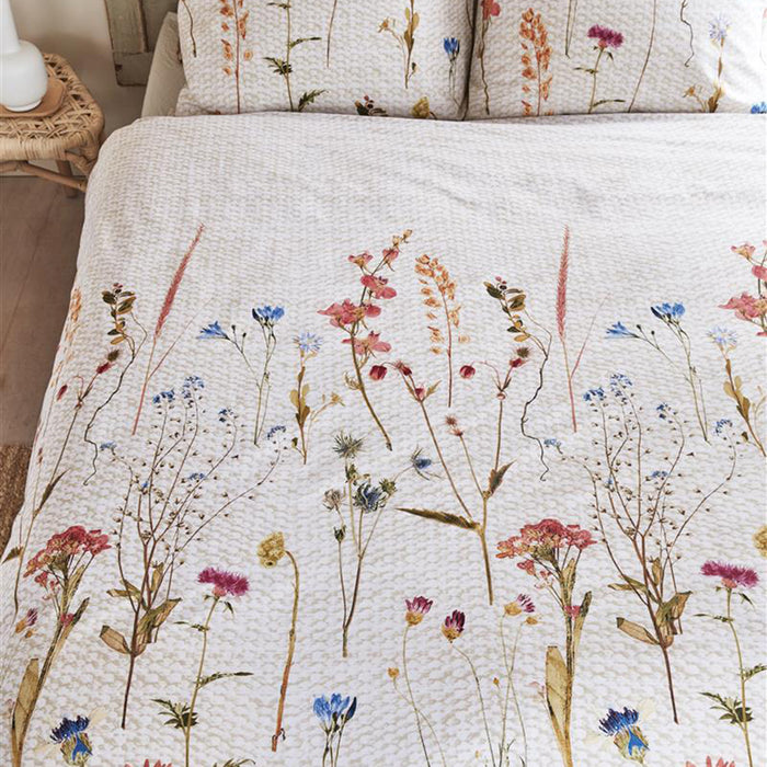 Ariadne at Home Flowered Dekbedovertrek 240 x 220 cm - Off-white