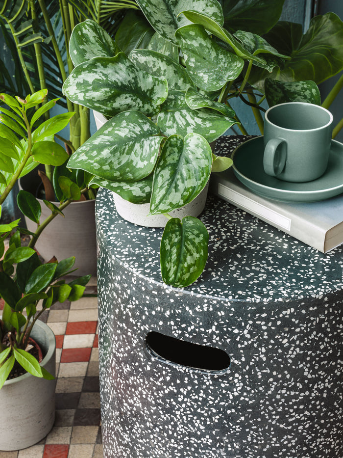 Kave Home - Jenell kruk zwart terrazzo Ø 35 cm