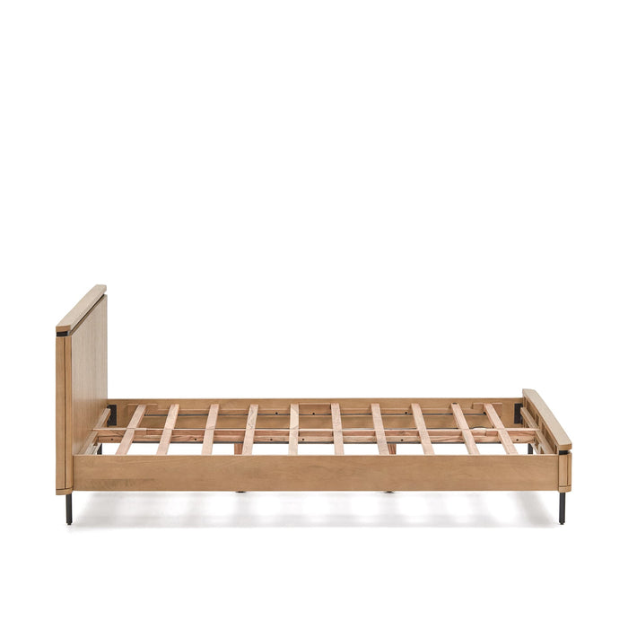 Kave Home - Licia bed van massief mangohout en zwart gelakt metaal,