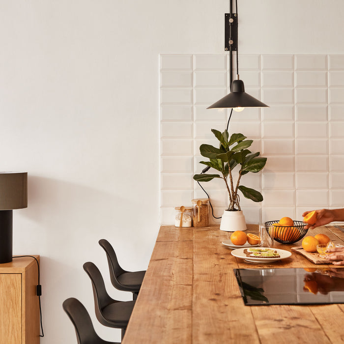 Kave Home - Metalen wandlamp Eleazar met zwarte afwerking