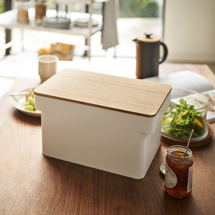 Yamazaki Tower Broodtrommel met Messenhouder