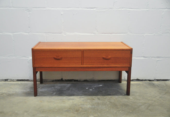 Reliving Zweeds Teakhouten Ladekast Op Frame