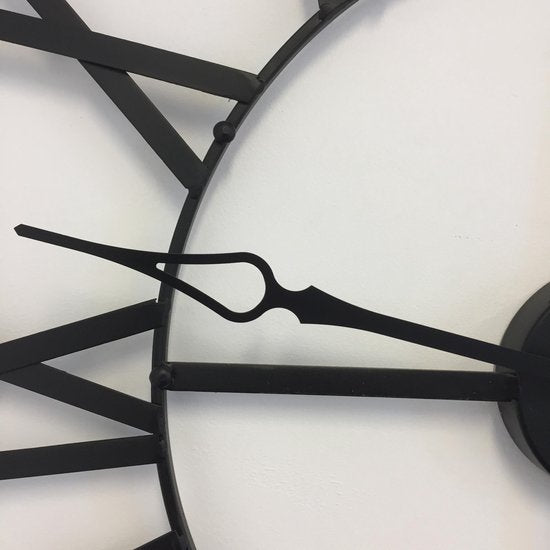 Grote Wandklok - 70cm - Zwart Metaal - Romeinse cijfers