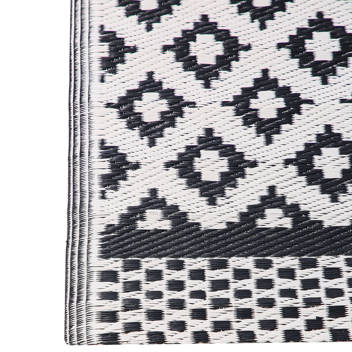 Beliani - NARLI - Outdoor kleed - Zwart - 180 x 240 cm - Polypropyleen