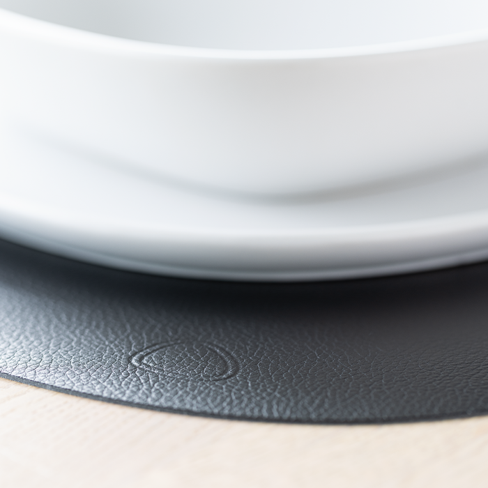 LIND DNA Serene Placemat Curve L - Zwart