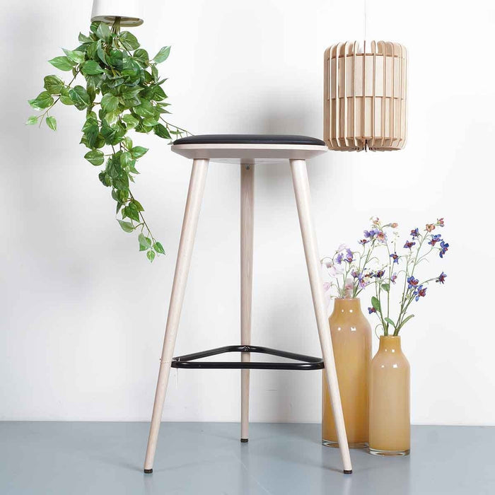 Fameg Finn houten barkruk whitewash met zitkussen - 63 cm