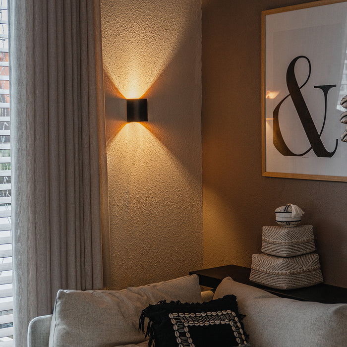 QAZQA Moderne wandlamp zwart met messing - Sabbio