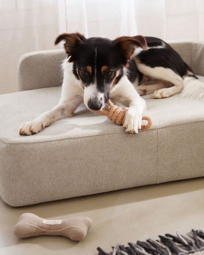 Kave Home - Bowie groot huisdierenbed in beige 73 x 98 cm