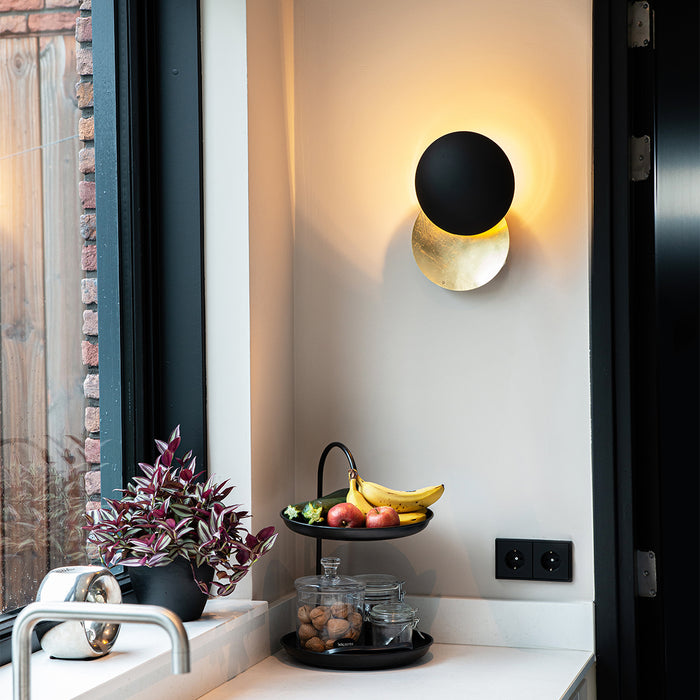 QAZQA Moderne wandlamp zwart met goud - Sunrise