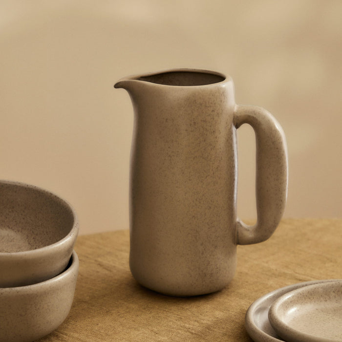 Kave Home - Tersilia kan in bruin keramiek