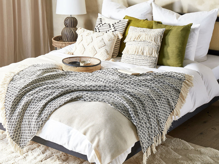 Beliani - CHYAMA - Plaid - Zwart|Beige - 125 x 150 cm - Katoen