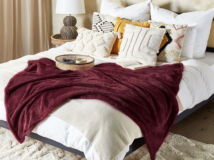 Beliani - NAMDU - Plaid - Bordeaux - 125 x 150 cm - Polyester