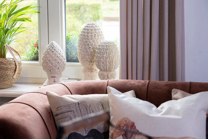 Clayre & Eef Beeld Dennenappel Ø 14x28 cm Beige Steen Kerstdecoratie