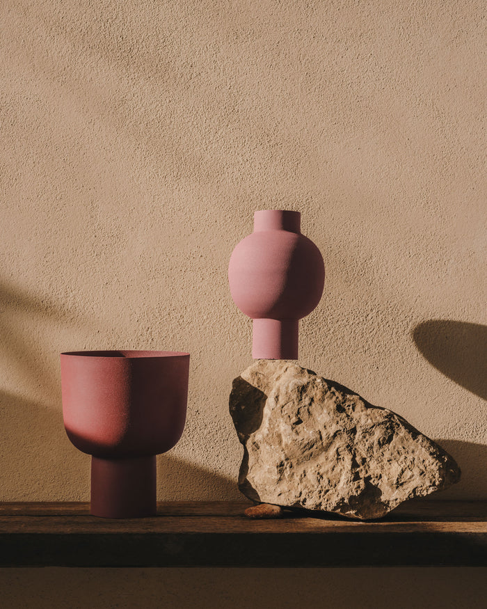 Kave Home - Metalen vaas Celra bruin 21 cm