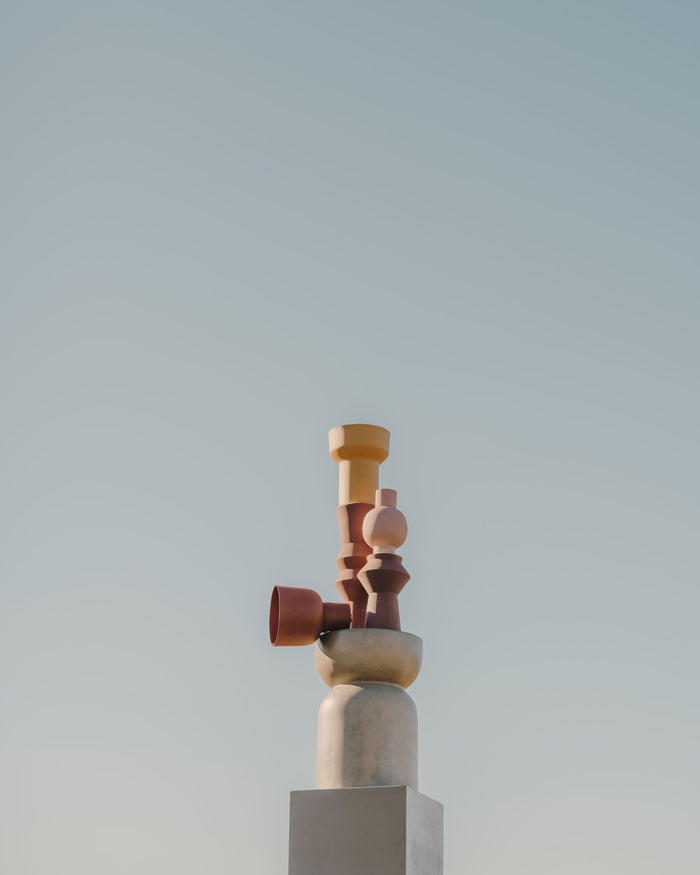 Kave Home - Metalen vaas Celra bruin 21 cm