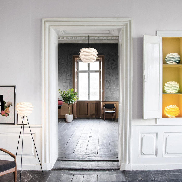 Umage Carmina Medium vloerlamp white - met vloer tripod zwart - Ø 48