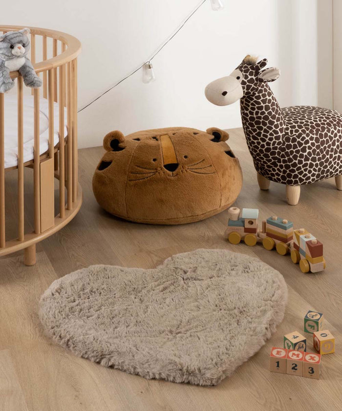 Tapeso Kindervloerkleed hartje - Fluffy taupe - 70x80 cm