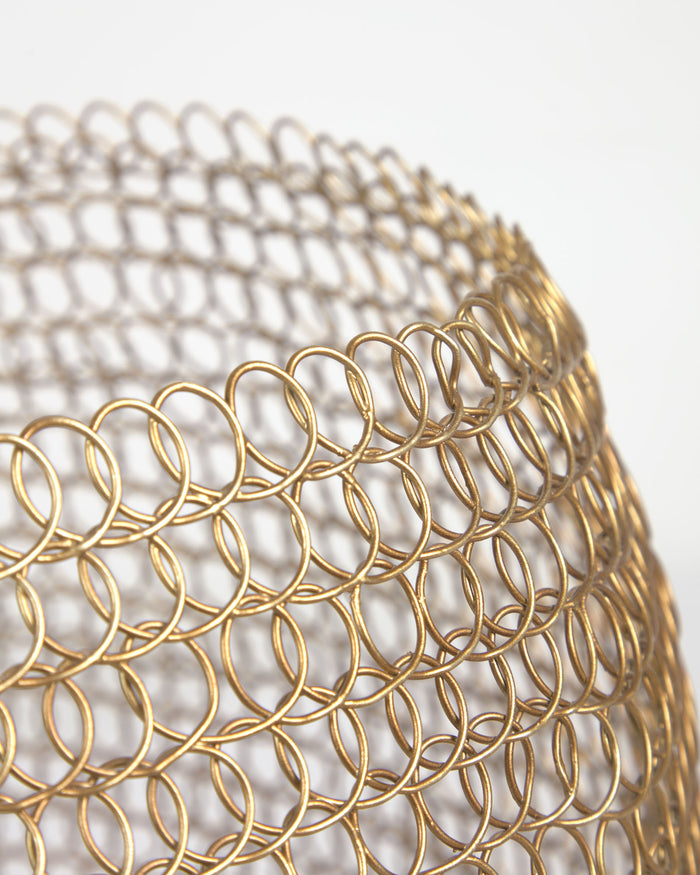 Kave Home - Xianara set van 2 metalen manden in mat gouden afwerking