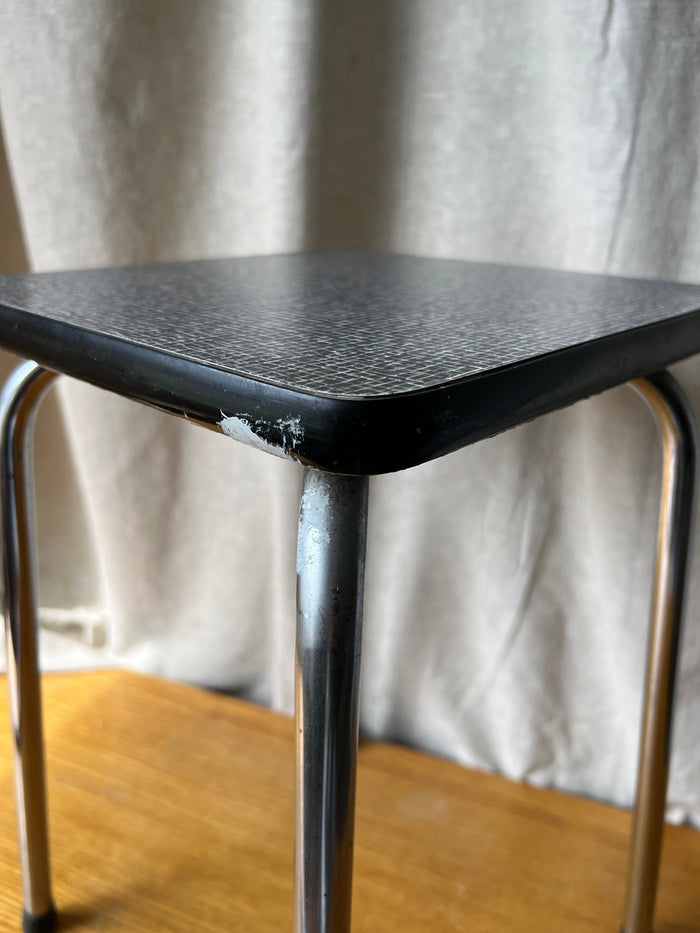 Reliving Speciaal Vintage Formica Krukje