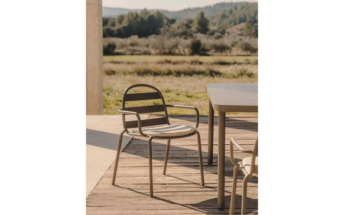 Kave Home - Joncols buitenstoel in aluminium met groen gelakte